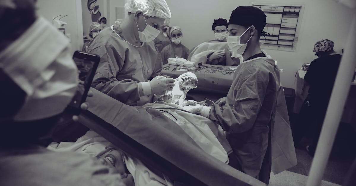 découvrez tout ce qu'il faut savoir sur la césarienne : ses indications, le déroulement de l'intervention, les soins post-opératoires et les implications pour la mère et le bébé. informez-vous sur cette méthode d'accouchement et ses enjeux.