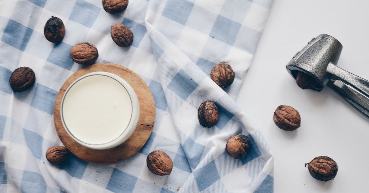 découvrez tout ce qu'il faut savoir sur l'allergie aux protéines du lait de vache, ses symptômes, causes et traitements. informez-vous sur les alternatives et conseils nutritionnels pour gérer cette allergie chez les enfants et les adultes.