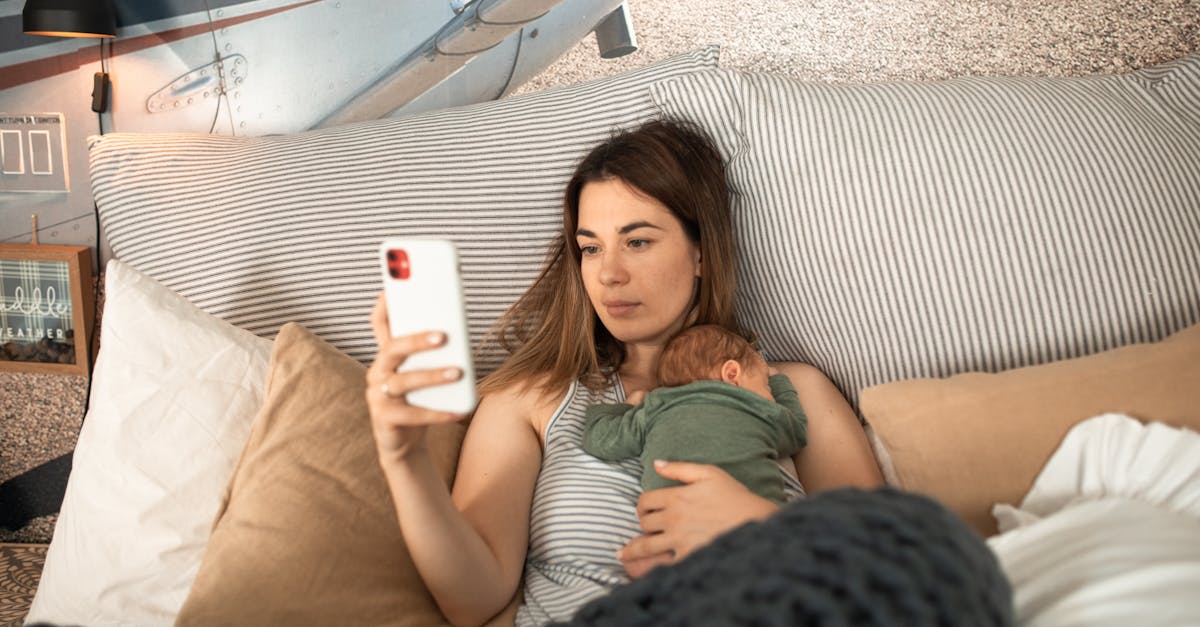 découvrez l'art de se blottir avec amour, un geste simple mais puissant qui renforce les liens affectifs, apporte réconfort et chaleur, et favorise une connexion émotionnelle profonde. apprenez les bienfaits du cuddling pour votre bien-être et celui de vos proches.