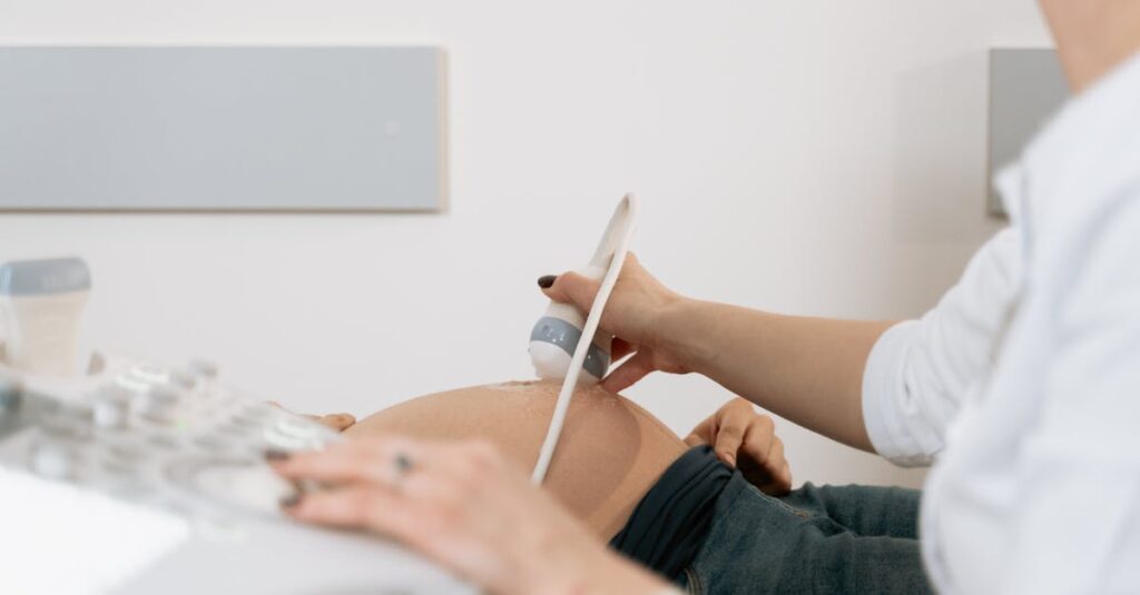 découvrez les nombreux avantages de l'échographie, une technique d'imagerie médicale non invasive. apprenez comment elle aide au diagnostic précoce, au suivi des grossesses et à la détection de diverses pathologies, tout en garantissant la sécurité et le confort des patients.