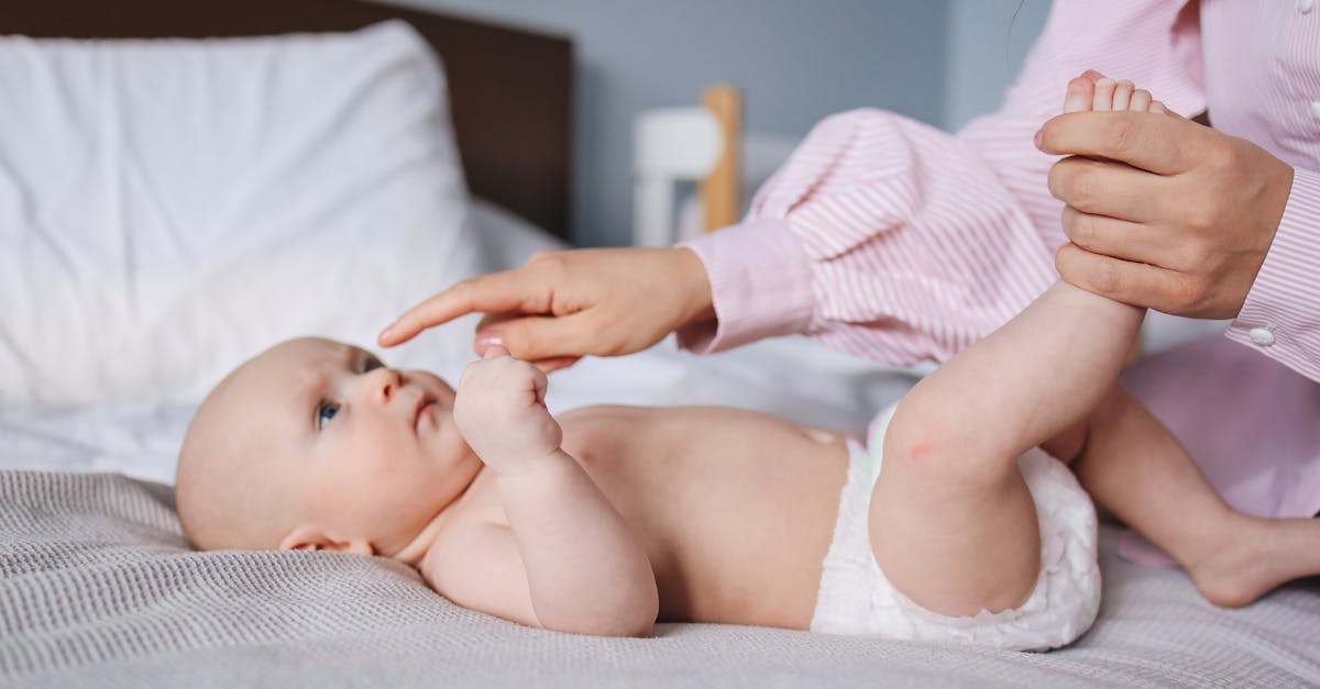 découvrez nos conseils et astuces pour le change de couche, incluant les meilleures pratiques, les produits indispensables et des conseils pour garder bébé à l'aise et heureux pendant cette routine quotidienne.
