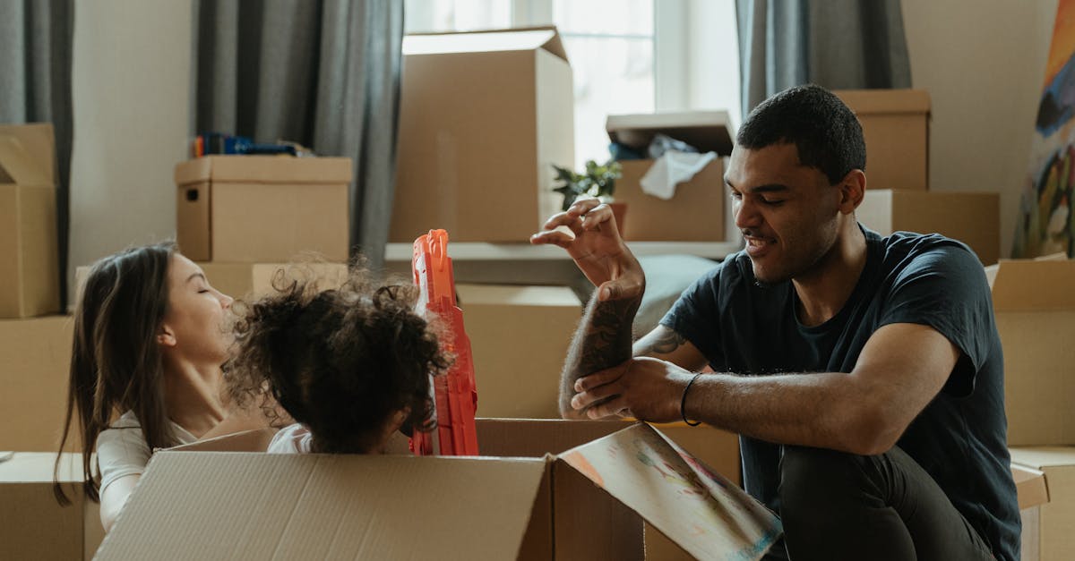 découvrez comment naviguer à travers les transitions familiales avec des conseils pratiques et des stratégies efficaces pour renforcer les liens et assurer le bien-être de chaque membre de la famille.
