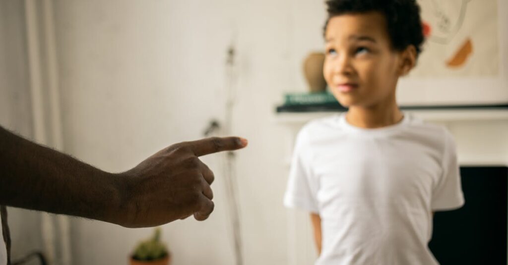 découvrez les nuances profondes de la relation père-fils, un lien unique qui façonne l'identité et les valeurs. explorez les défis, les moments de complicité et l'importance de ce lien intergénérationnel dans le développement personnel.