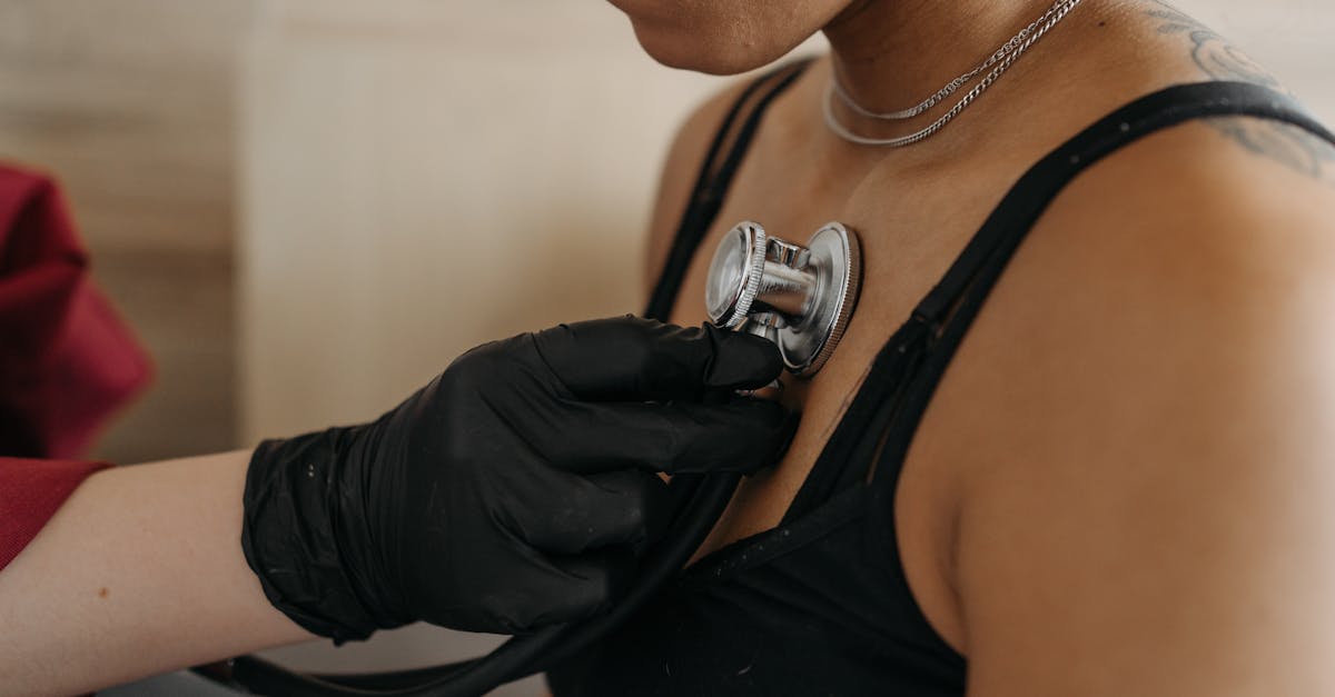 découvrez l'importance du rythme cardiaque fœtal, un indicateur clé de la santé de votre bébé durant la grossesse. apprenez comment et quand il est généralement détecté et pourquoi il est essentiel de suivre ces battements de cœur.