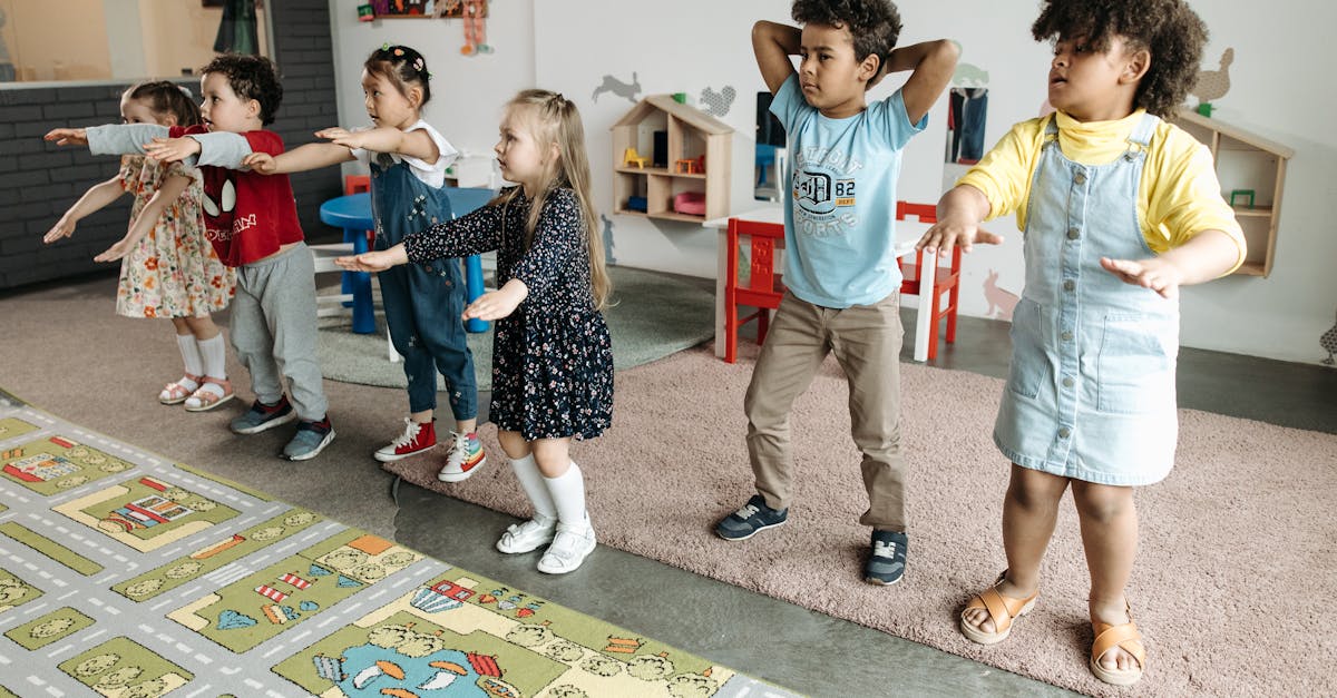 découvrez l'importance des mouvements fœtaux pendant la grossesse. informez-vous sur les signes de santé de votre bébé et apprenez à reconnaître les moments clés des mouvements fœtaux pour une grossesse sereine.