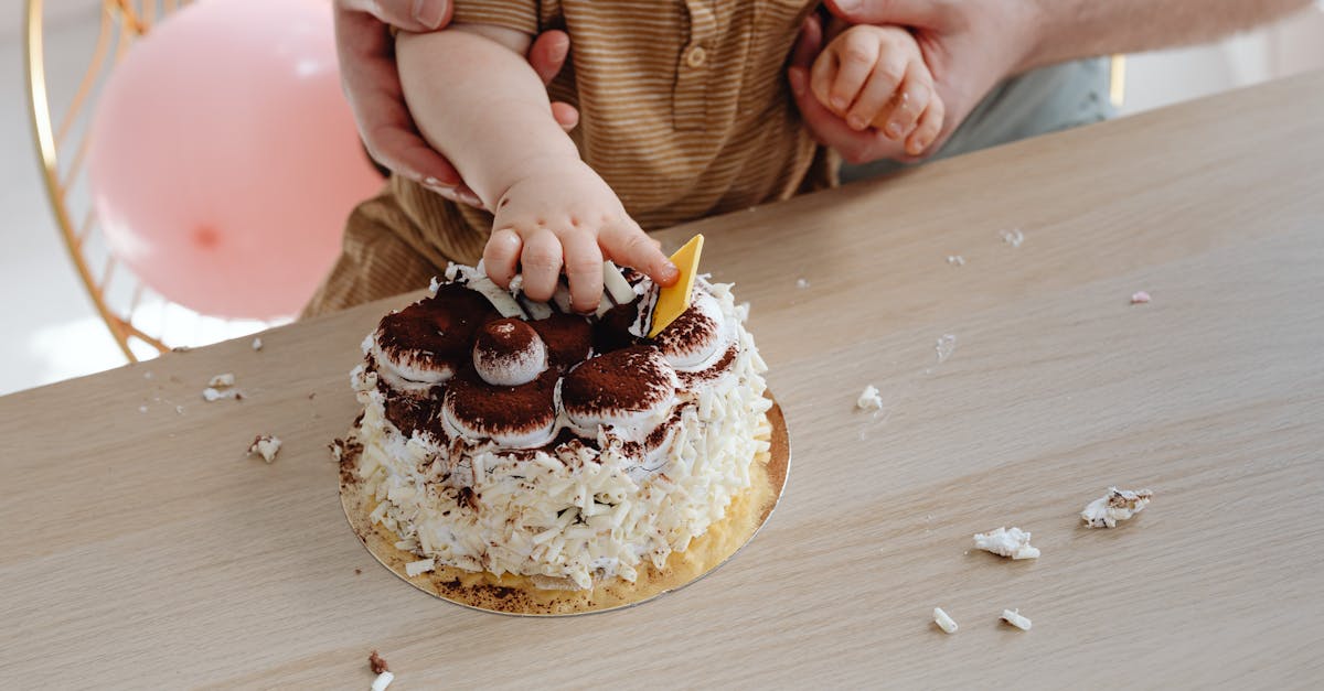 célébrez le premier anniversaire de votre enfant avec une fête inoubliable, pleine de rires, de jeux et de douceurs! découvrez des idées originales pour organiser une célébration mémorable qui émerveillera petits et grands.
