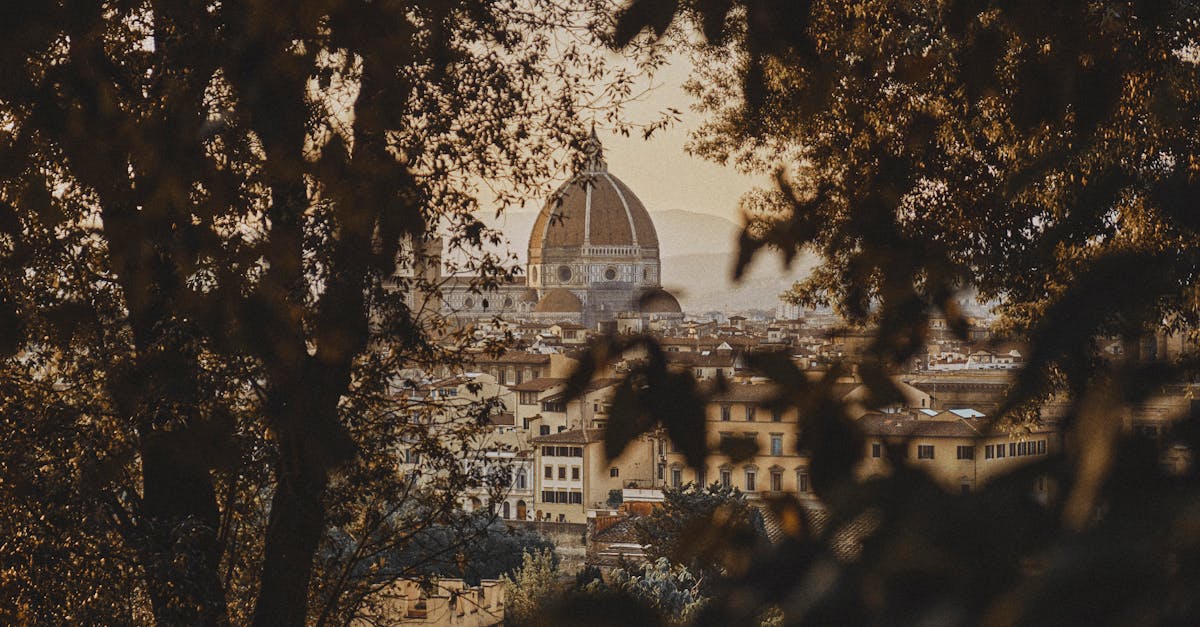 découvrez florence, la ville d'art et de culture en italie, célèbre pour ses magnifiques paysages, ses œuvres de la renaissance et son ambiance romantique. explorez les trésors historiques, goûtez à la délicieuse cuisine toscane et laissez-vous séduire par l'élégance de cette destination incontournable.