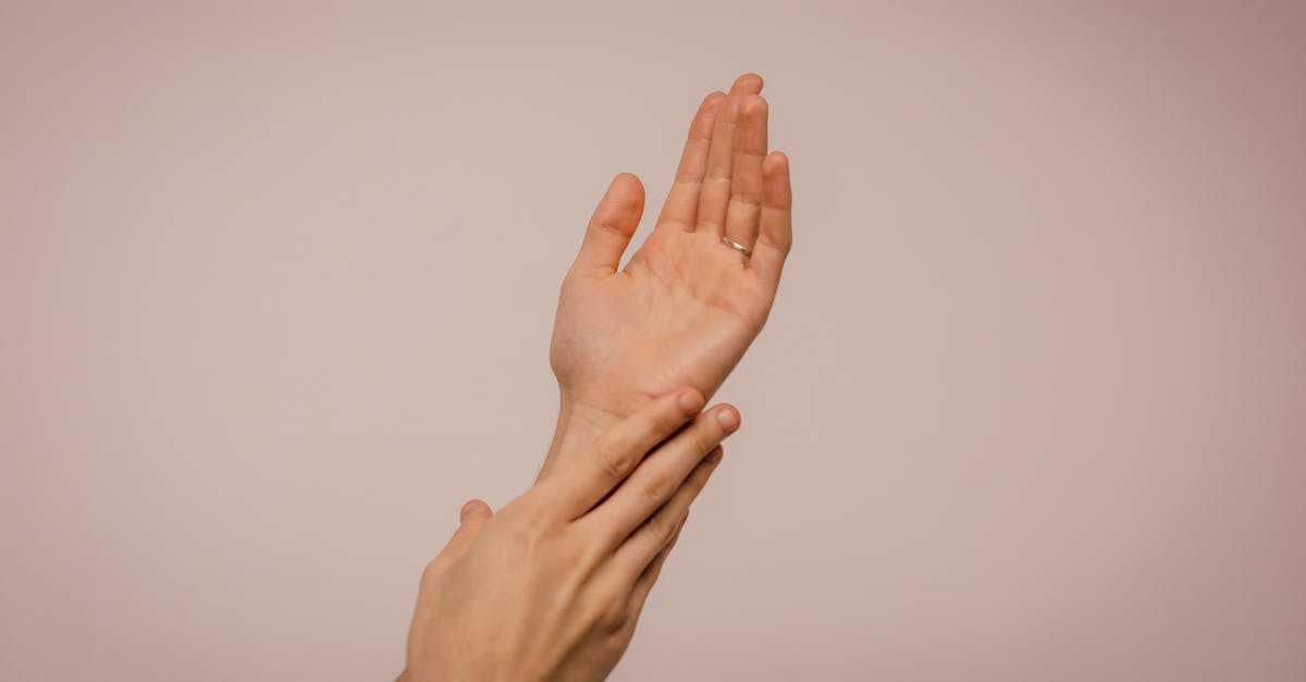 découvrez nos conseils et produits pour le soin intime masculin et féminin. apprenez à maintenir une hygiène optimale et à prendre soin de votre santé génitale de manière efficace et confortable.