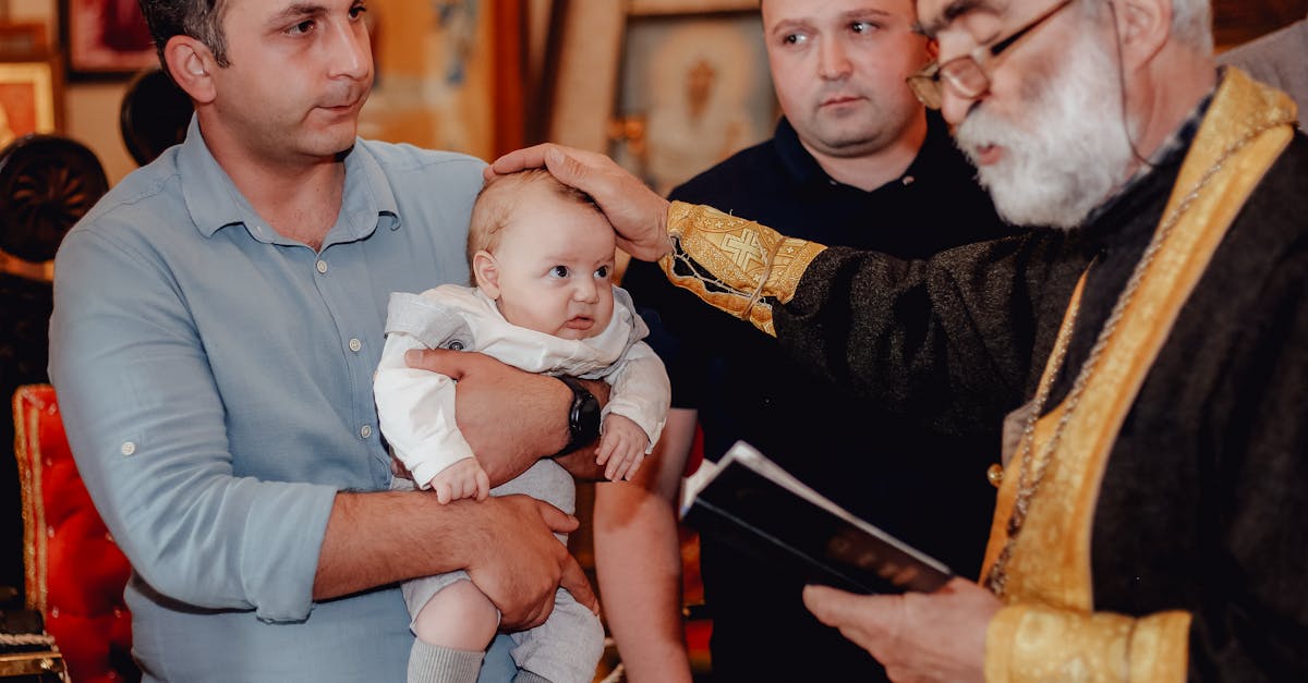 découvrez le rôle et l'importance d'un parrain ou d'une marraine. explorez les traditions, les responsabilités et les liens particuliers qui unissent les faiseurs de promesses aux enfants qu'ils soutiennent tout au long de leur vie.