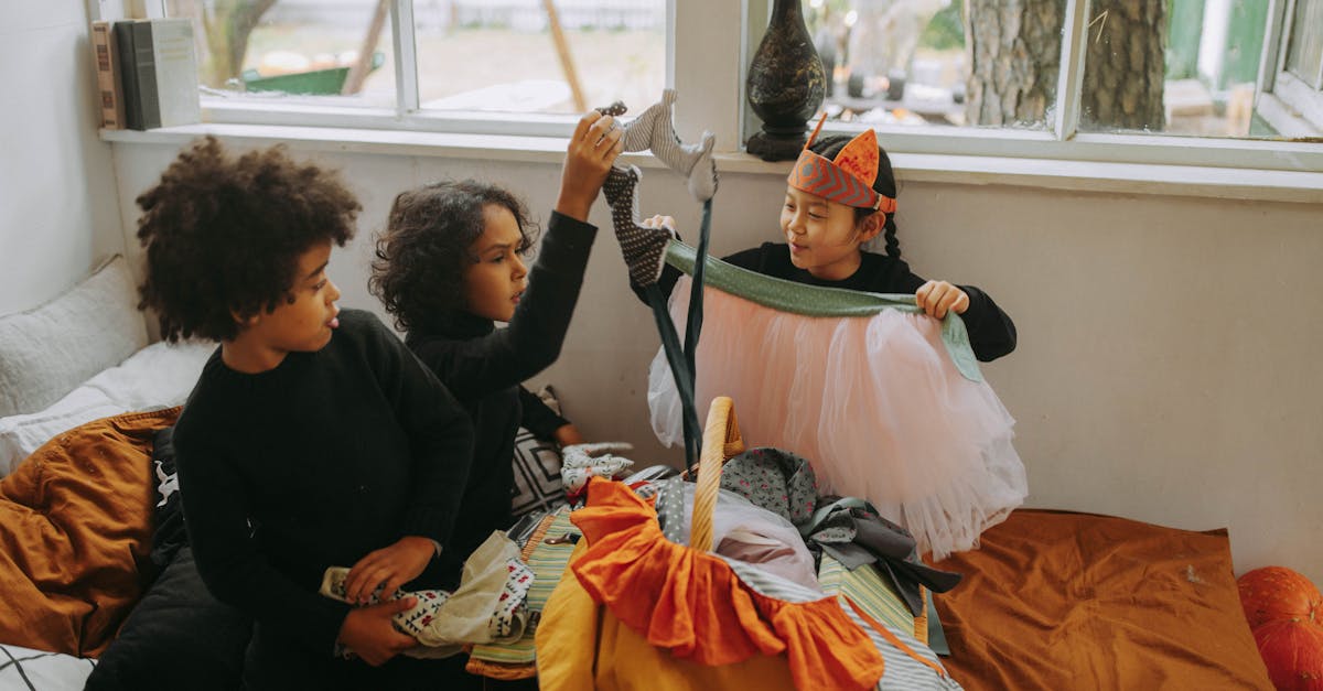 découvrez l'univers captivant d'halloween : des costumes effrayants aux décorations lugubres, plongez dans une ambiance mystérieuse et festive. préparez-vous pour une soirée inoubliable remplie de frissons, de bonbons et d'histoires d'horreur.