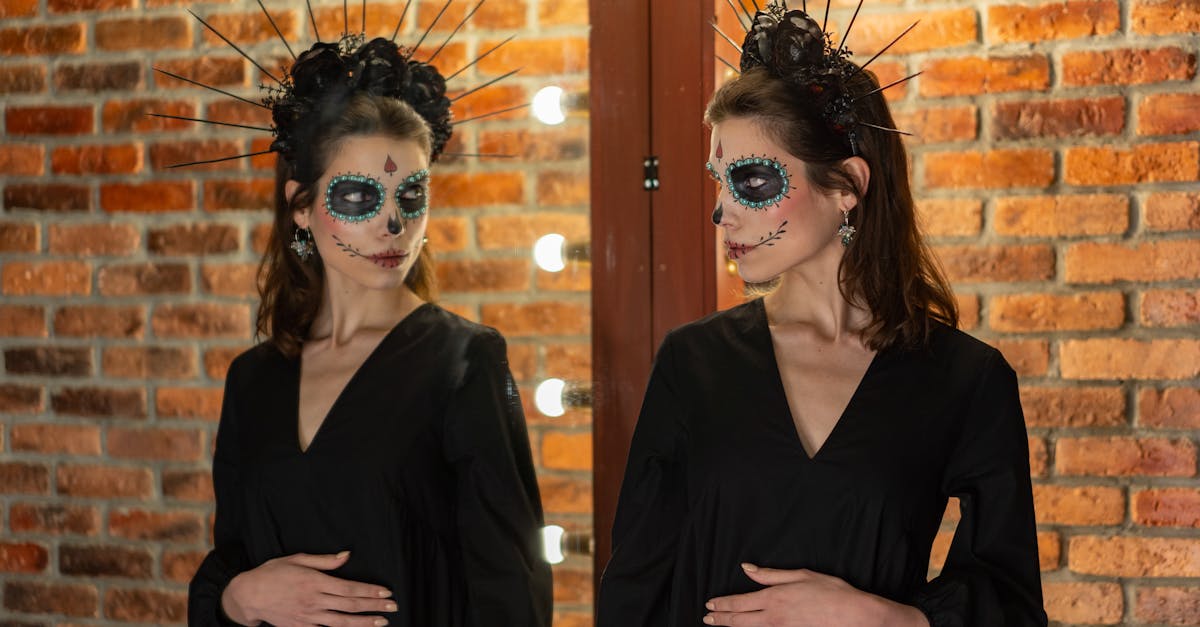 découvrez des astuces uniques et créatives pour réaliser un maquillage d'halloween mémorable. que vous souhaitiez apparaître effrayant, amusant ou magique, trouvez l'inspiration idéale pour transformer votre look en cette saison d'halloween.