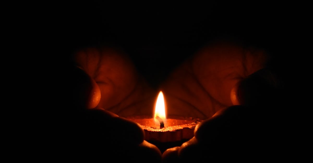découvrez les causes, symptômes et traitements de l'éruption cutanée due à la chaleur. apprenez comment prévenir cette affection courante et soulager les démangeaisons pour un confort optimal.