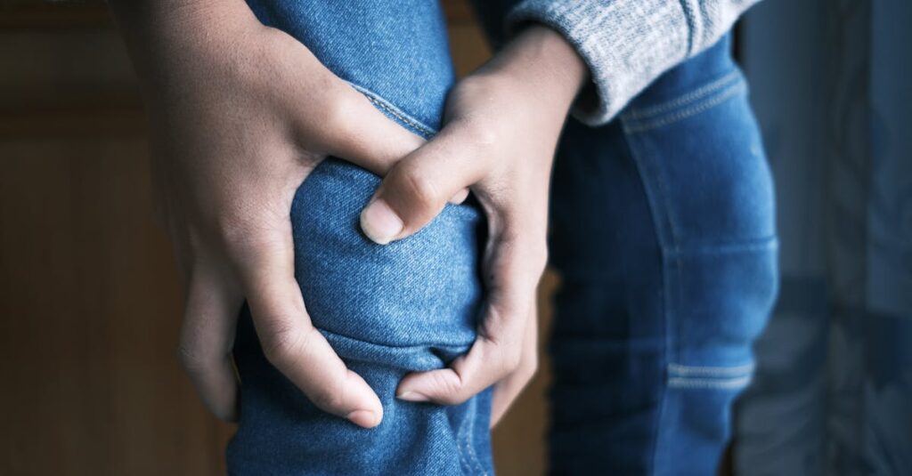 découvrez des solutions efficaces pour soulager la douleur au niveau des jambes. nos conseils, traitements et remèdes naturels vous aideront à retrouver confort et mobilité rapidement.