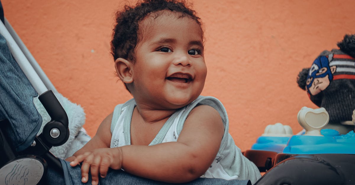 découvrez comment gérer une dent de lait lâche chez votre enfant. apprenez des astuces pour rendre cette étape plus facile et moins stressante, tout en veillant à la santé dentaire de votre petit. informez-vous sur les signes à surveiller et les soins à apporter lors de la chute des dents.