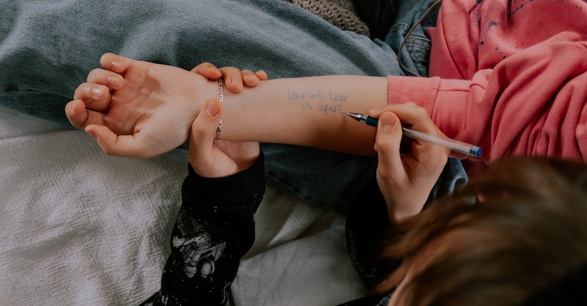 découvrez comment exprimer vos sentiments avec élégance grâce à nos exemples de déclarations d'amour. que ce soit pour un anniversaire, la saint-valentin ou simplement pour raviver la flamme, trouvez l'inspiration pour déclarer votre amour de manière inoubliable.
