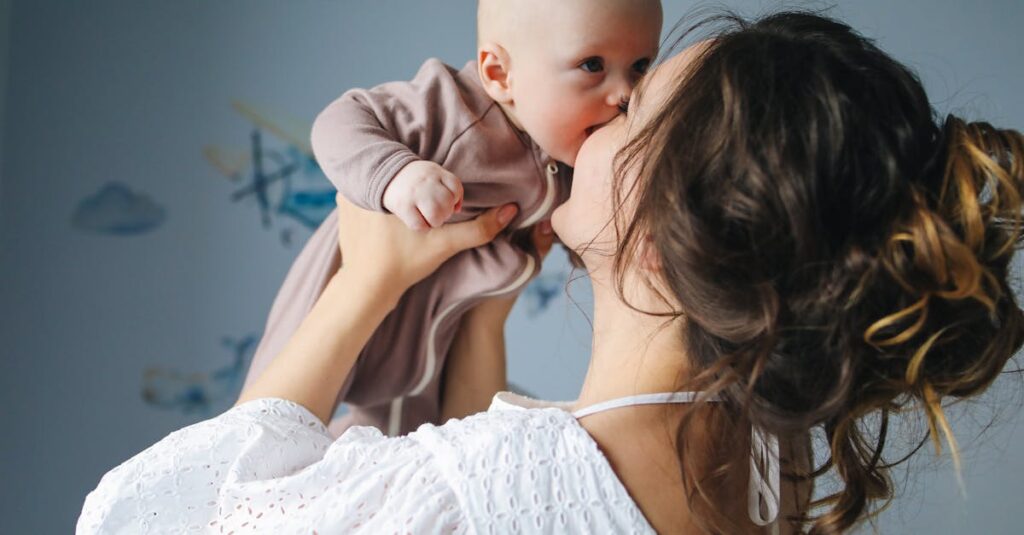 découvrez la beauté incommensurable de l'amour maternel, une force puissante qui transcende le temps et l'espace. plongez dans des histoires émouvantes et inspirantes qui illustrent le lien unique entre une mère et son enfant, et célébrez cet attachement inébranlable qui façonne nos vies.