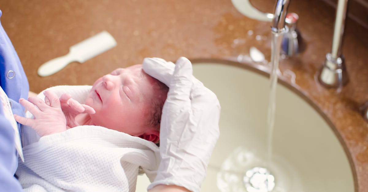 découvrez l'univers du soin néonatal, consacré à la santé et au bien-être des nouveau-nés. informez-vous sur les pratiques, les enjeux et les avancées dans ce domaine essentiel pour le développement des infants.