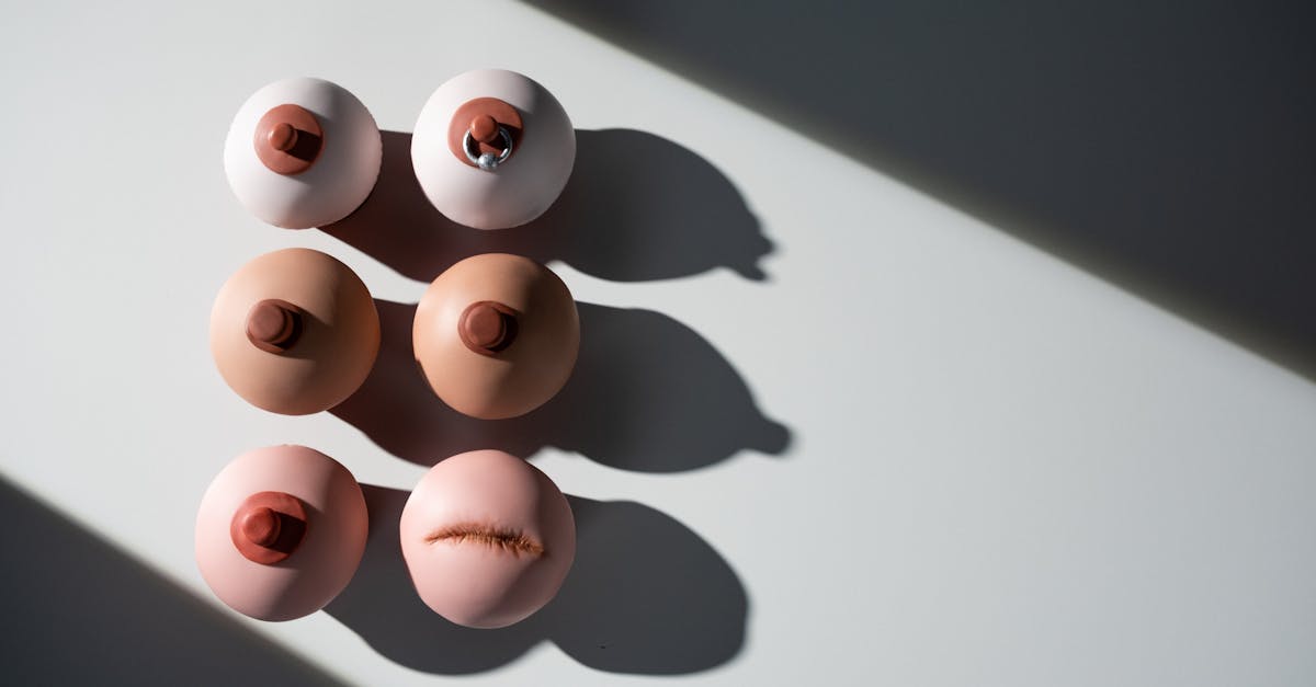 découvrez le protège-tétine, un accessoire essentiel pour les mamans allaitantes. conçu pour faciliter l'allaitement tout en offrant confort et protection, il aide à surmonter les difficultés liées à la lactation. informez-vous sur ses avantages et comment bien l'utiliser pour assurer le bien-être de votre bébé.