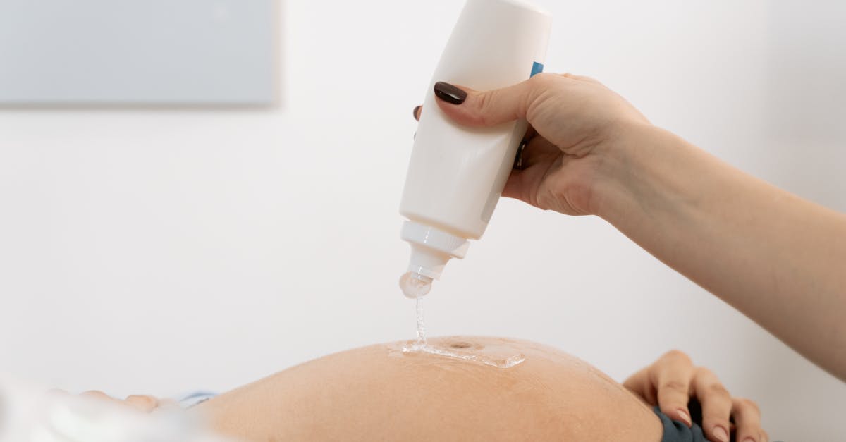 découvrez l'échographie de la translucence nucale, un examen essentiel lors de la grossesse pour évaluer le risque de malformations chromosomiques chez le fœtus. informez-vous sur son déroulement, son importance et les conseils à suivre.