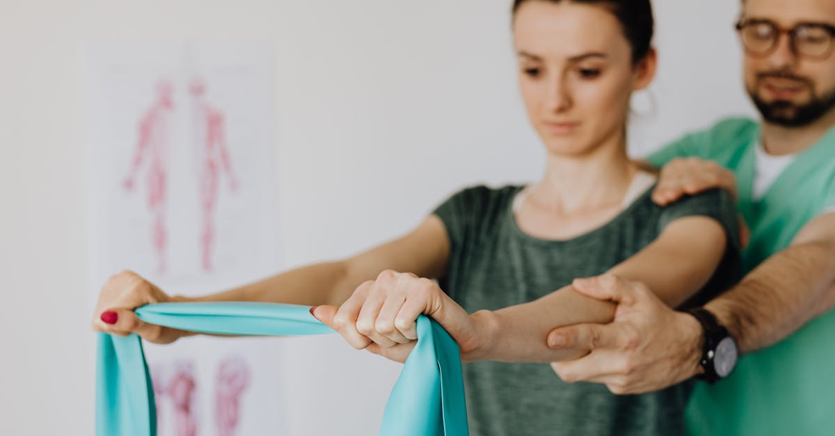 découvrez l'ostéopathie, une approche thérapeutique manuelle qui vise à rétablir l'équilibre du corps. explorez ses bienfaits pour soulager les douleurs musculo-squelettiques, améliorer la mobilité et favoriser un bien-être global.