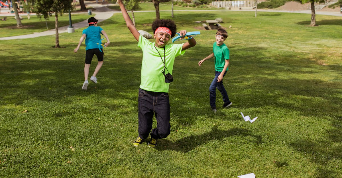découvrez une sélection passionnante de jeux d'extérieur qui stimuleront votre esprit d'équipe et votre créativité. profitez du plein air tout en vous amusant avec des activités variées pour tous les âges. parfait pour les familles, amis ou événements en plein air !