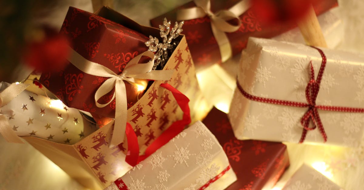 découvrez comment créer de magnifiques flocons de neige en papier, parfaits pour décorer vos fêtes d'hiver ou ajouter une touche festive à votre intérieur. suivez nos instructions simples et laissez libre cours à votre créativité avec des motifs uniques et scintillants.