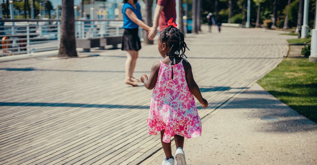 découvrez l'importance des relations parent-enfant, des conseils pour renforcer les liens familiaux, et des stratégies pour mieux communiquer et comprendre les besoins de votre enfant.