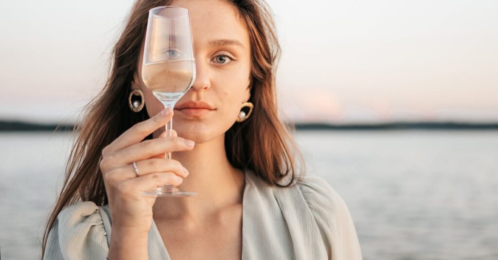 découvrez tout ce que vous devez savoir sur les oreilles percées : procédés de piercing, soins après-perçage, tendances et conseils pour un look unique. osez l'élégance avec des boucles d'oreilles qui vous ressemblent !