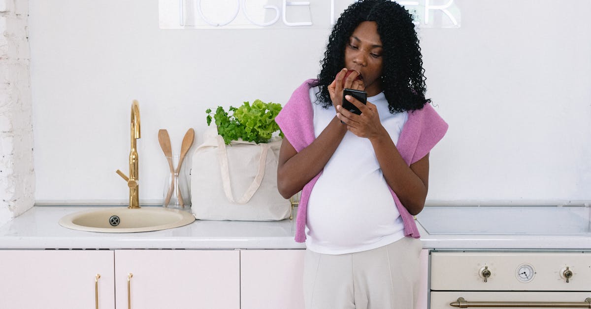 découvrez les signes précoces de la grossesse : fatigue, nausées, changements d'humeur et bien plus. restez informée sur les symptômes de la grossesse pour mieux comprendre ce que votre corps ressent.