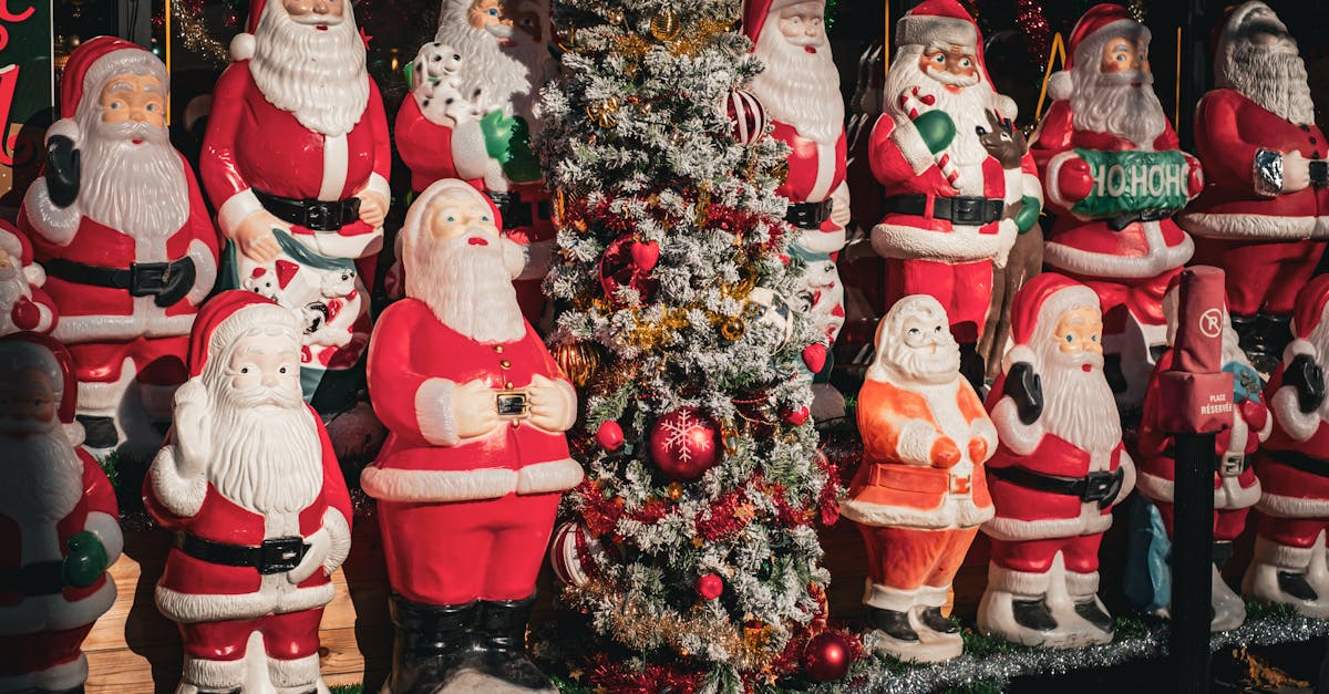 découvrez notre page de coloriage de santa claus, parfaite pour les enfants ! amusez-vous à colorier le père noël dans ses plus belles tenues, tout en laissant libre cours à votre créativité. téléchargez et imprimez gratuitement cette activité festive !