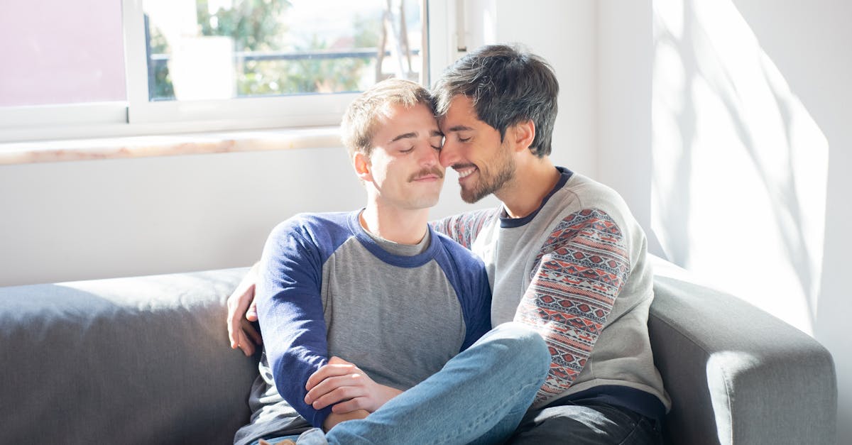 découvrez un guide complet sur les positions sexuelles pour pimenter votre vie intime. explorez des conseils, des techniques et des idées pour améliorer votre expérience et renforcer votre complicité avec votre partenaire.