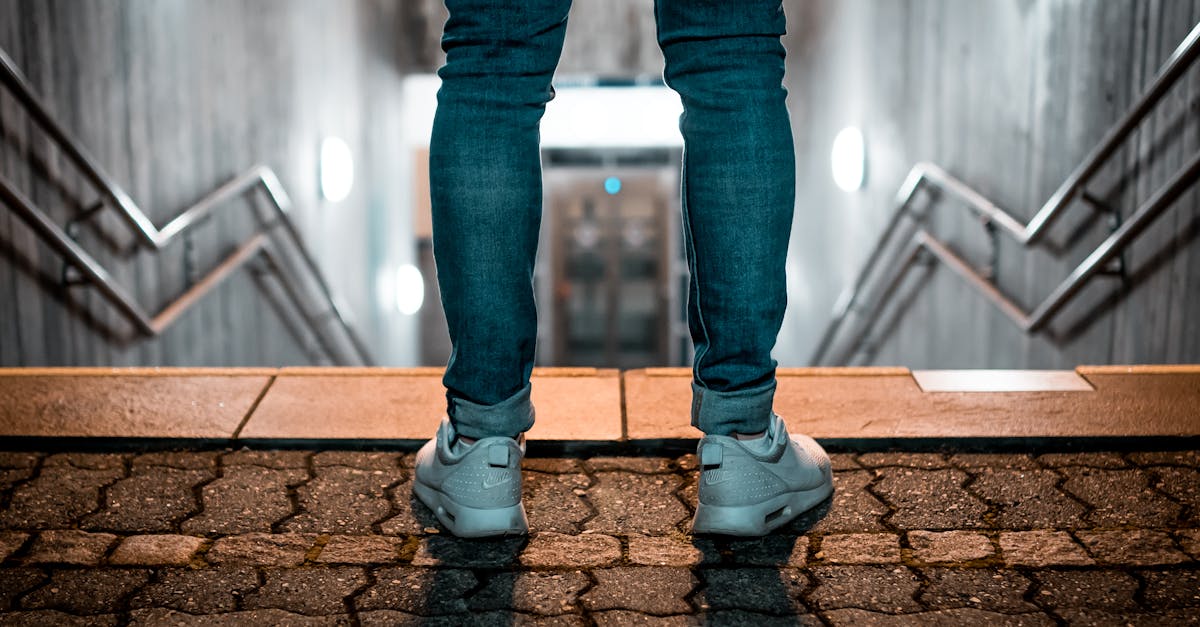 découvrez notre guide complet sur les escaliers : styles, matériaux, et conseils d'installation pour embellir votre intérieur et optimiser votre espace.