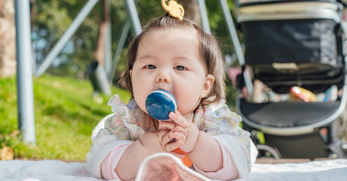 découvrez des conseils pratiques et des astuces pour soulager la douleur des poussées dentaires chez les bébés. informez-vous sur les meilleures méthodes et produits pour aider votre enfant à traverser cette phase délicate.