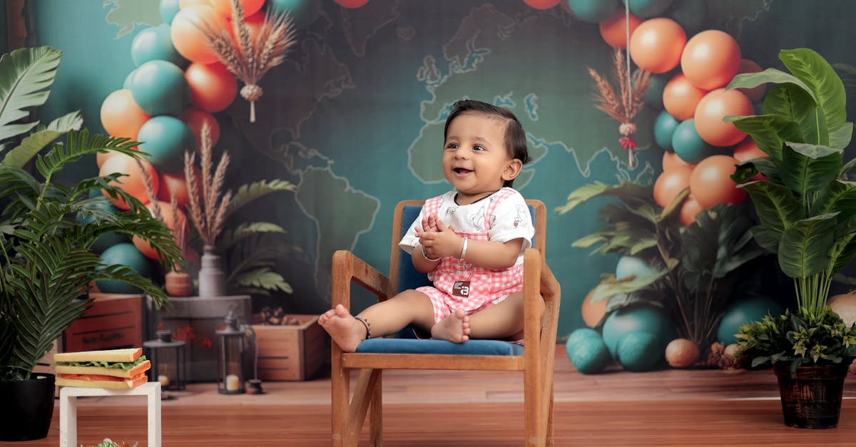 découvrez tout ce qu'il faut savoir sur la poussée dentaire chez les bébés : symptômes, conseils pour apaiser les douleurs et astuces pour accompagner votre enfant pendant cette étape importante de son développement.