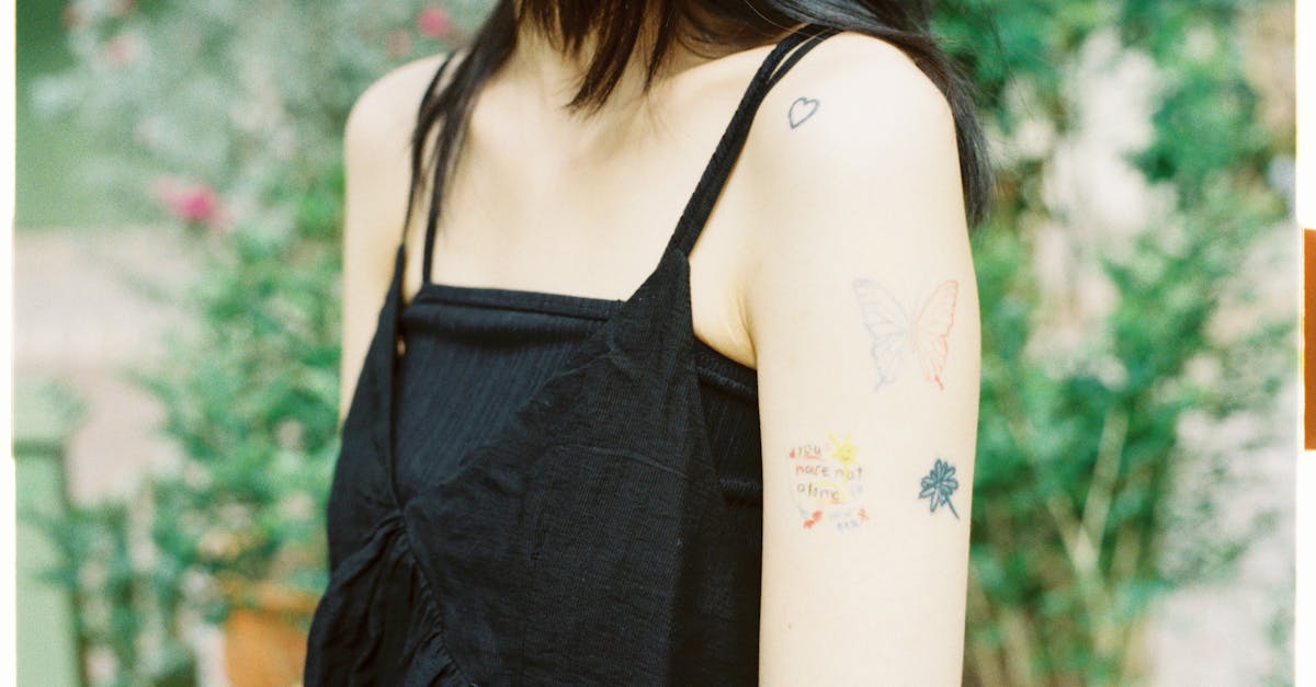 découvrez notre collection de tatouages temporaires, parfaits pour ajouter une touche d'originalité à votre style. faciles à appliquer et à enlever, nos tatouages conviennent à toutes les occasions et permettent d'affirmer votre personnalité sans engagement. explorez des designs uniques et tendance qui raviront petits et grands !