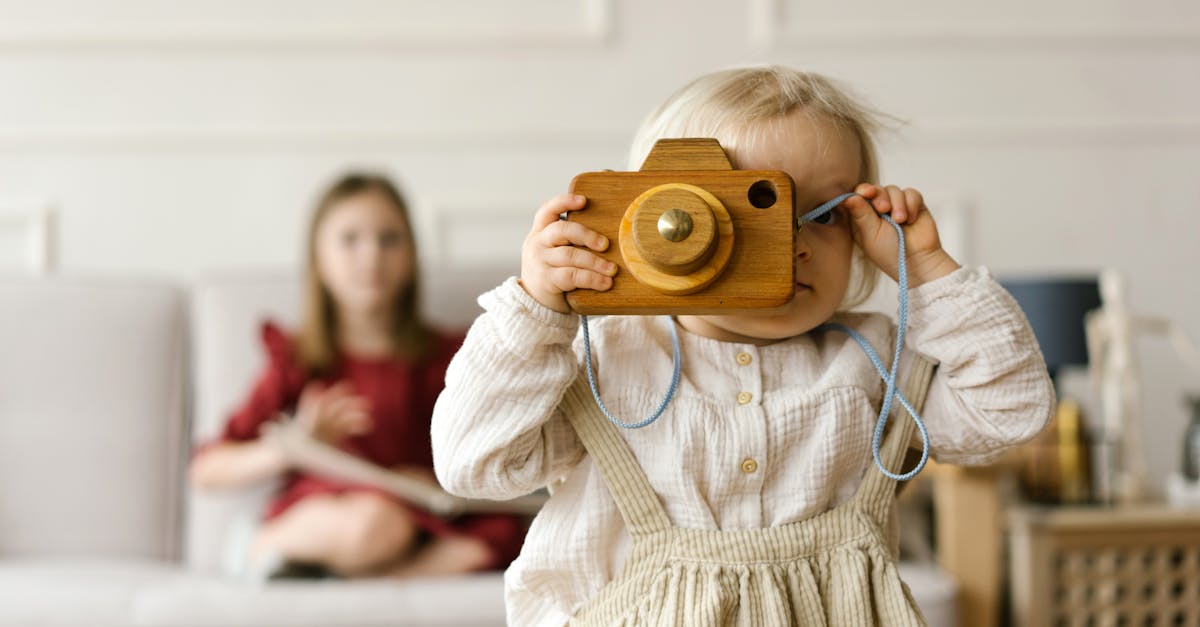 découvrez les étapes essentielles du développement des tout-petits, des compétences motrices aux habitudes de communication, en passant par l'éveil émotionnel. un guide pratique pour les parents soucieux de soutenir leur enfant dans cette période cruciale de la vie.