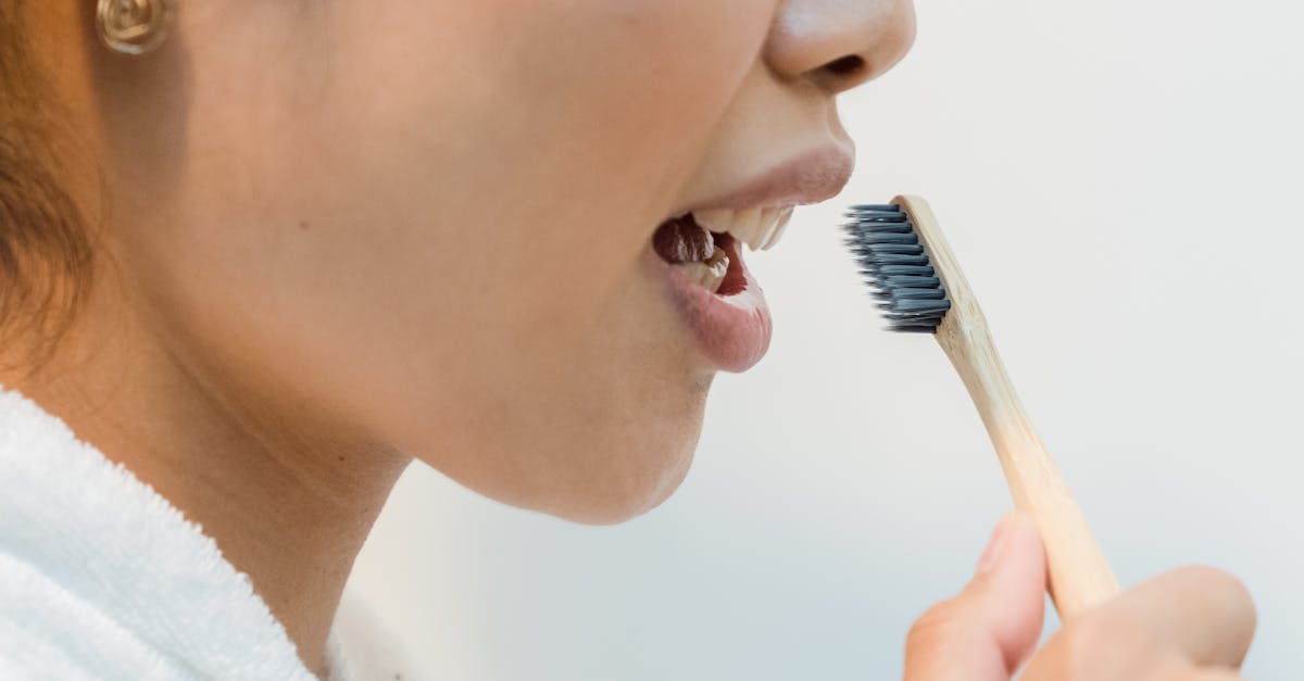 découvrez l'importance du brossage des dents pour une santé bucco-dentaire optimale. apprenez les bonnes techniques, la fréquence recommandée et les conseils pour maintenir un sourire éclatant et prévenir les problèmes dentaires.