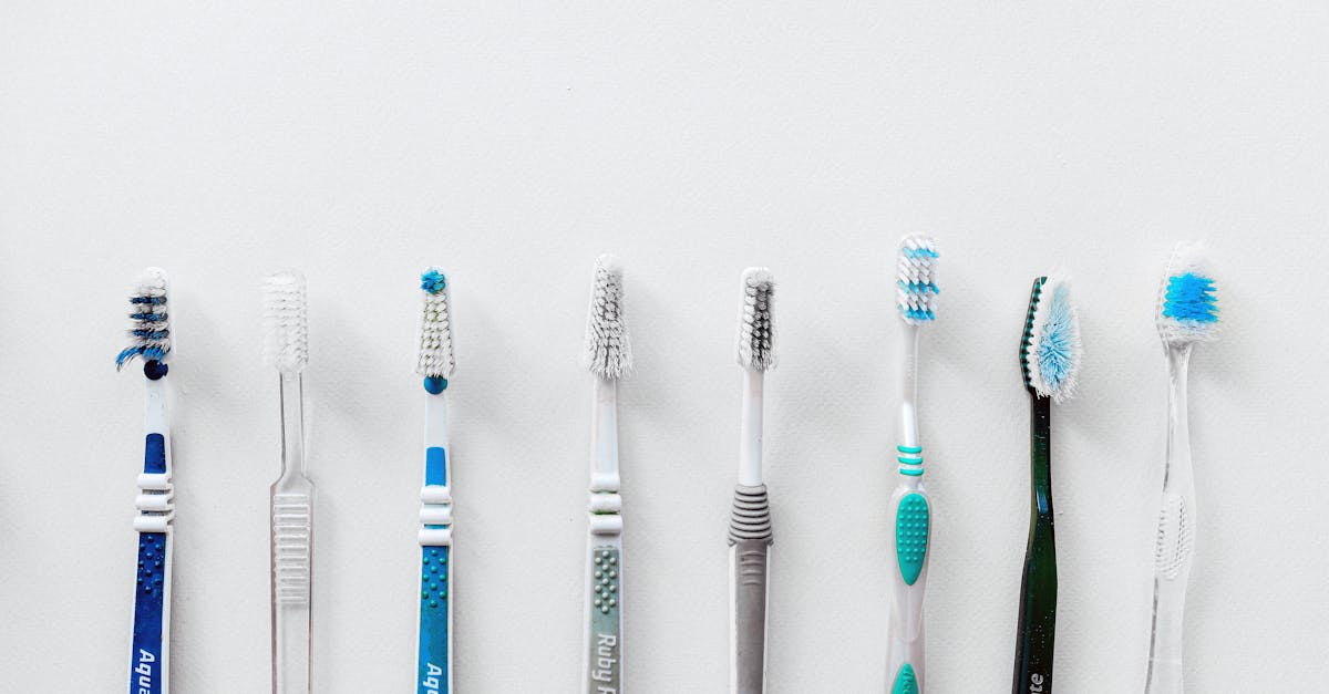 découvrez notre gamme de brosses à dents innovantes pour un sourire éclatant et une hygiène bucco-dentaire optimale. du design ergonomique aux technologies avancées, trouvez la brosse à dents qui vous correspond pour un nettoyage efficace et un confort maximal.