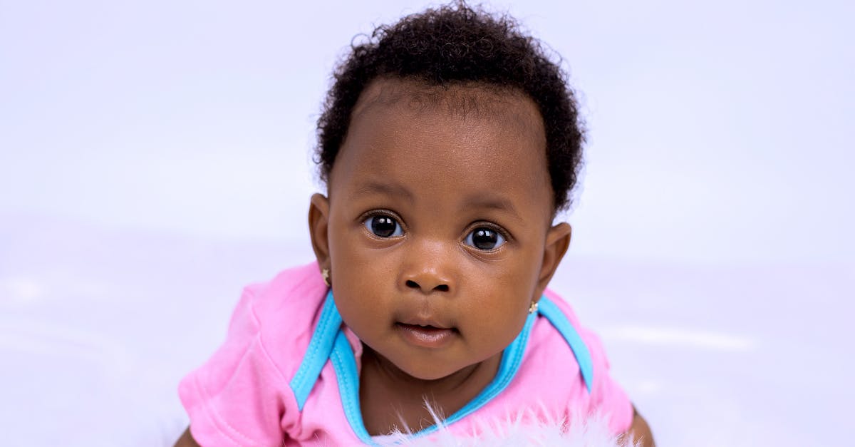 découvrez l'importance du 'tummy time' pour le développement de votre bébé. apprenez des astuces pour rendre ces moments amusants et bénéfiques, tout en renforçant les muscles du cou et du dos de votre tout-petit.