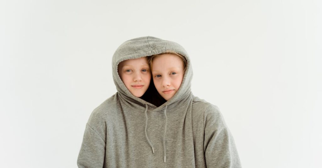 découvrez des idées de prénoms jumeaux uniques et tendance pour votre famille. explorez notre sélection de prénoms assortis qui s'harmonisent parfaitement, que ce soit pour des jumeaux identiques ou fraternels.