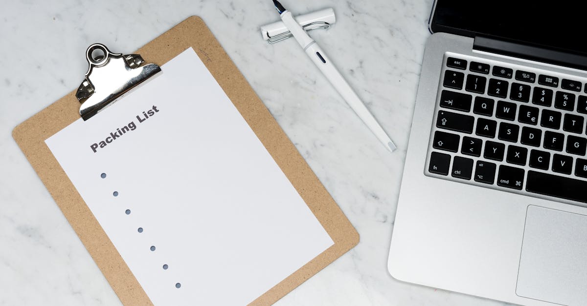 préparez vos vacances sereinement avec notre check-list complète. ne manquez rien d'important pour un séjour réussi, des vêtements aux essentiels de voyage, tout y est !
