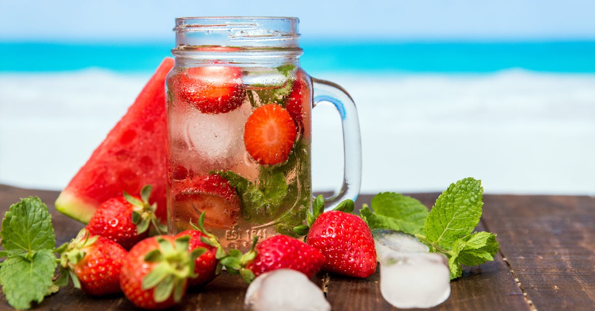 découvrez les bienfaits étonnants de la pastèque pour votre santé : riche en vitamines, hydratante et faible en calories, ce fruit est parfait pour l'été. apprenez comment intégrer la pastèque dans votre alimentation quotidienne pour profiter de ses atouts nutritionnels.